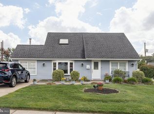 20 Trellis Rd, Levittown, PA 19056