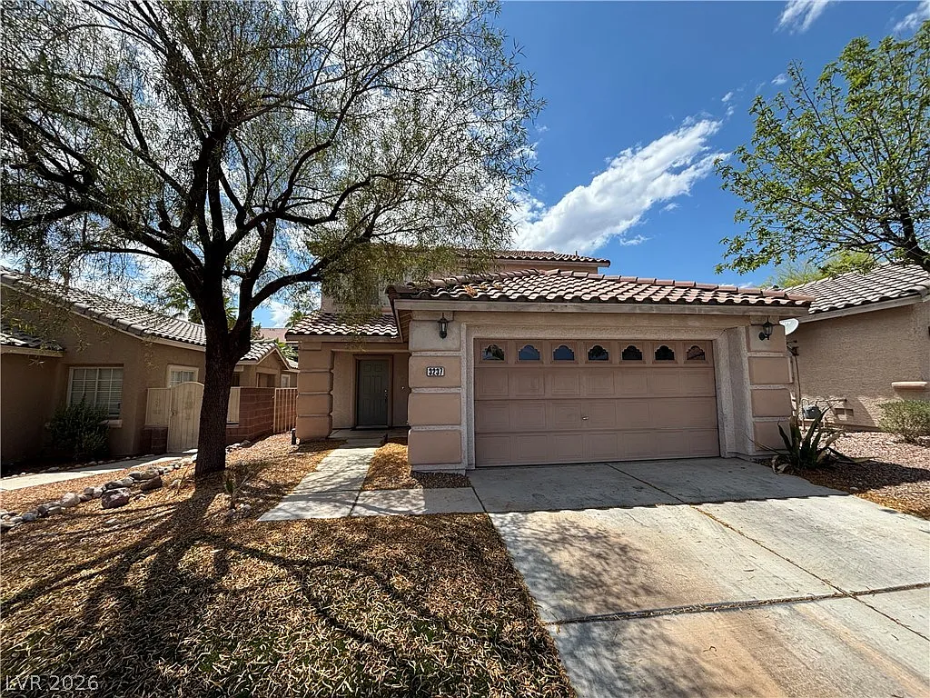 4 bed, 2.5 bath, 1735 sqft, $2,095 — Photo 1