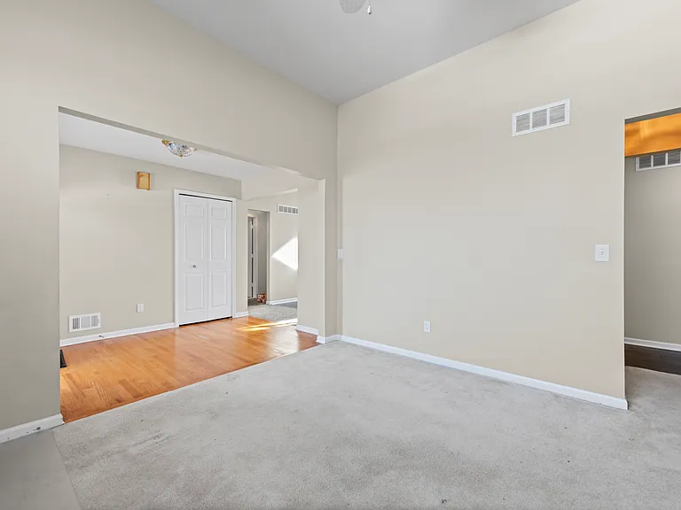 20450 Naves Dr — Photo 12