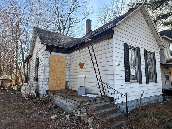 1039 E William St, Decatur, IL 62521