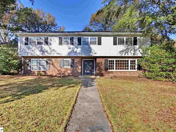 4th image of 19 Hillsborough Dr