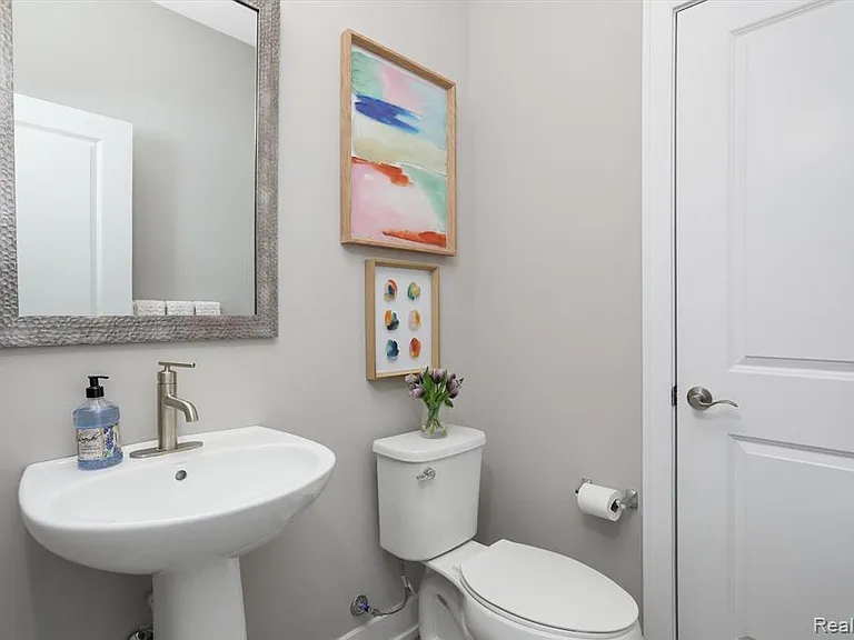 4861 Lismore Ln — Photo 6