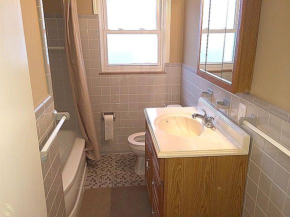 5th image of 20501 Sunnyside St