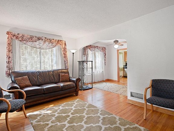 4th image of 3610 E Minnehaha Pkwy