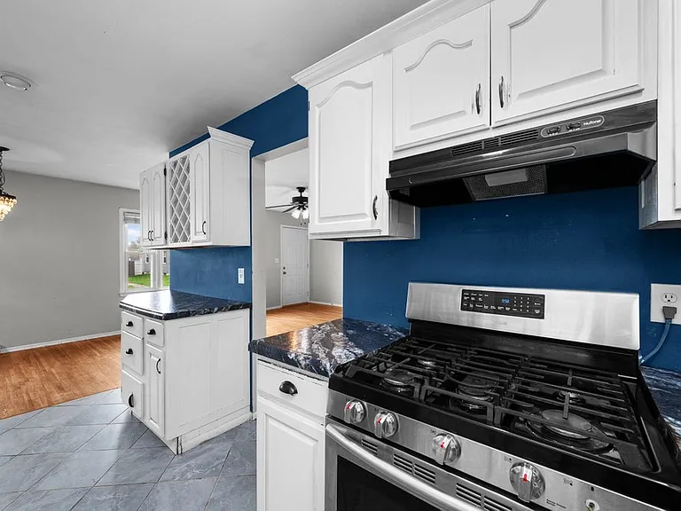 1815 Cody St — Photo 11