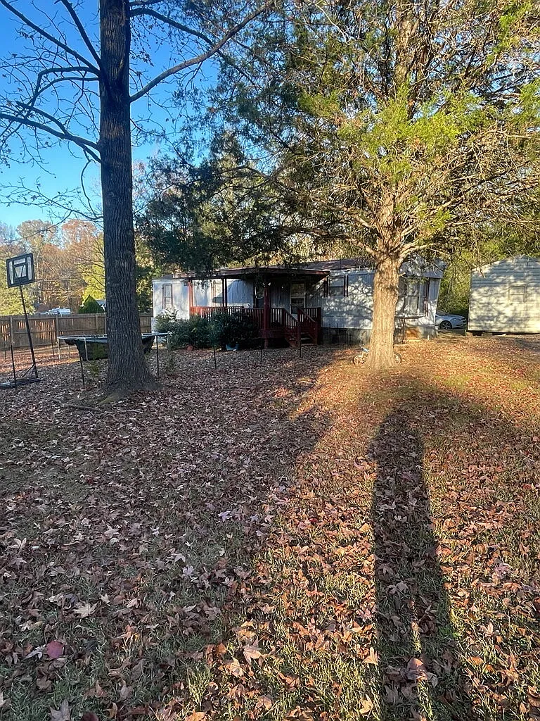 2 bed, 1.0 bath, $650 — Photo 1