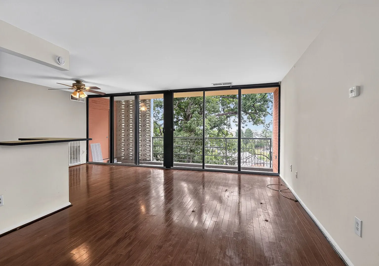 Light-filled 1Bd/1Bth in West End Condos in Alexandria! — Photo 1