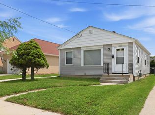2023 E Tripoli Ave, Saint Francis, WI 53235