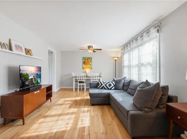 4624 W 61st Ter, Fairway, KS 66205