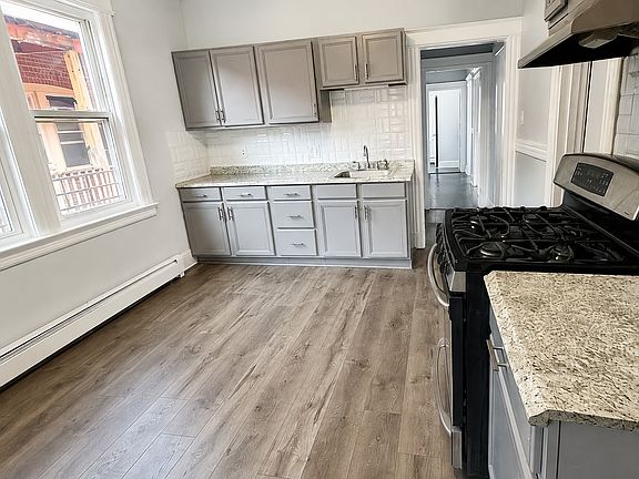 3rd image of 95 James St #3