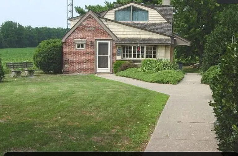 399 Pickett Ln — Photo 1