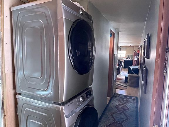 Hall/Laundry