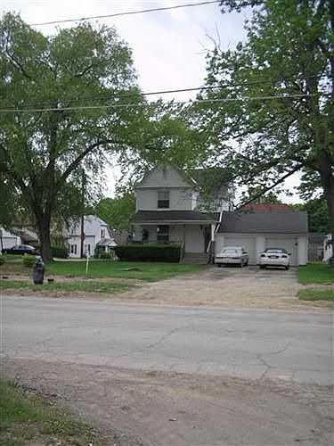 1st image of 1061 E River St