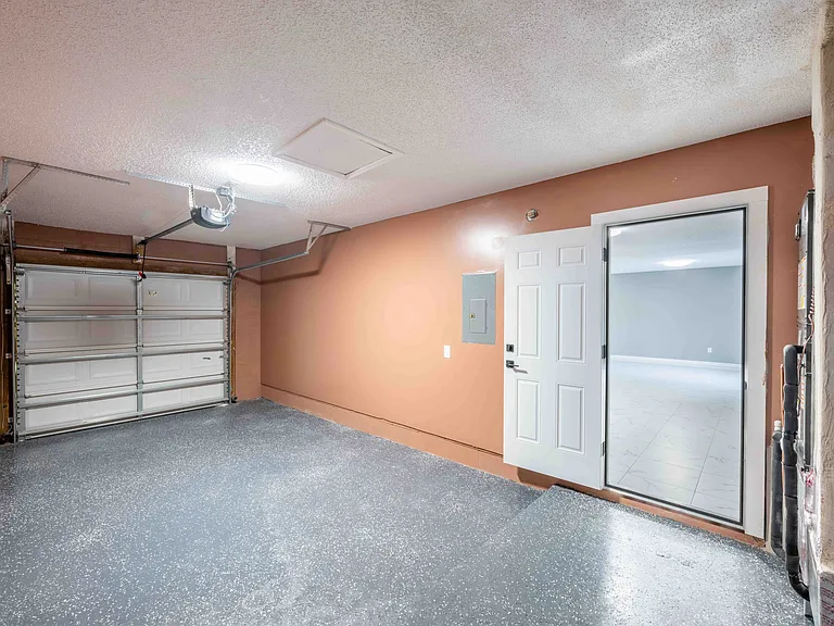 8126 Sable Woods Dr N — Photo 32