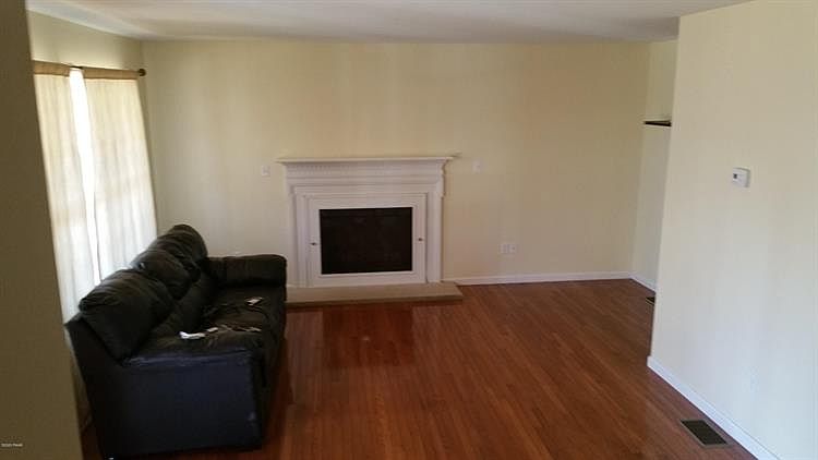 2nd image of 125 N Ridge Dr