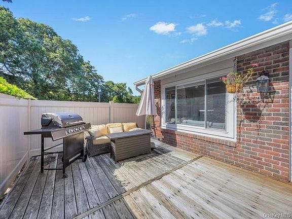 3rd image of 234 Springmeadow Dr Unit I