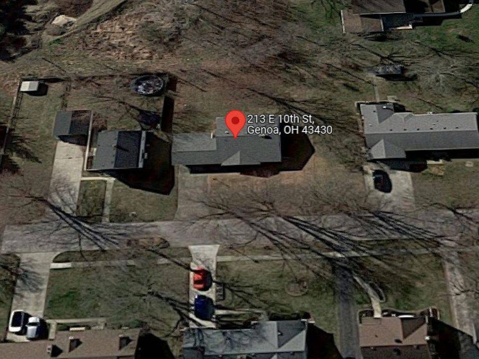 2nd image of 213 E 10th St