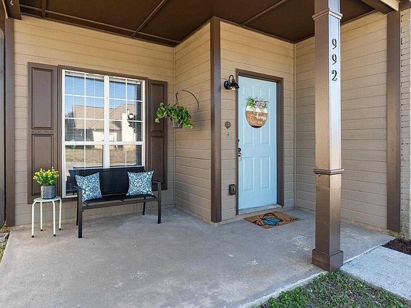 5th image of 992 McAllister Dr
