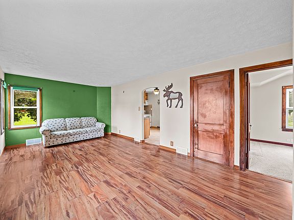 2nd image of 224 W Avenue H