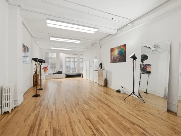 28 West 38th Street 2W image 2 of 10