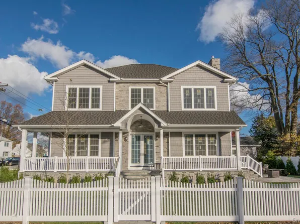 2 Seaman, Glen Cove, NY 11542
