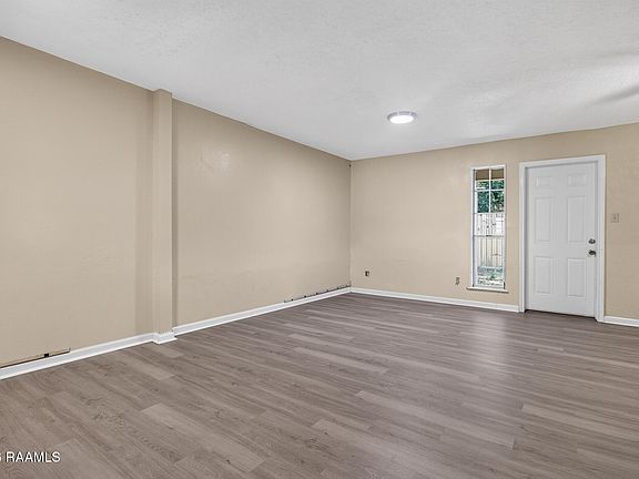 5th image of 2830 Louisiana Ave APT 5