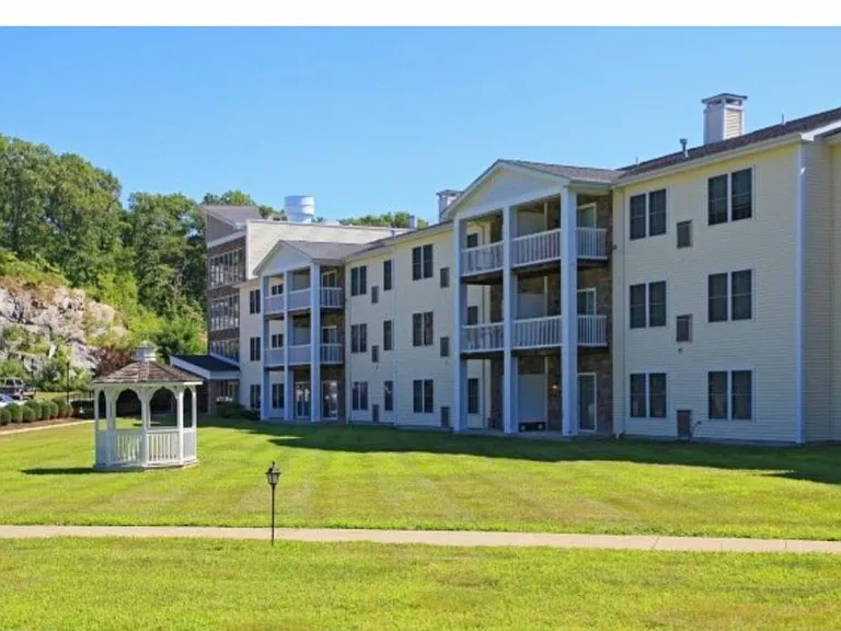 Stonington Estates Apartments — Photo 5