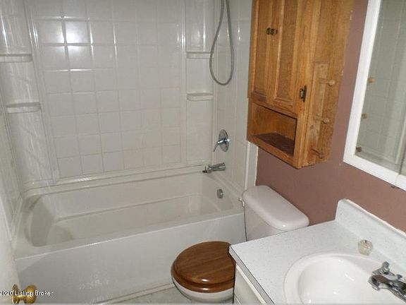 5th image of 7502 Elnora Ave