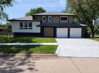 12867 Grover St, Omaha, NE 68144