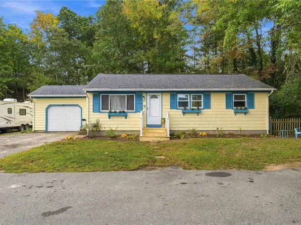 6 Sand St, Coventry, RI 02816