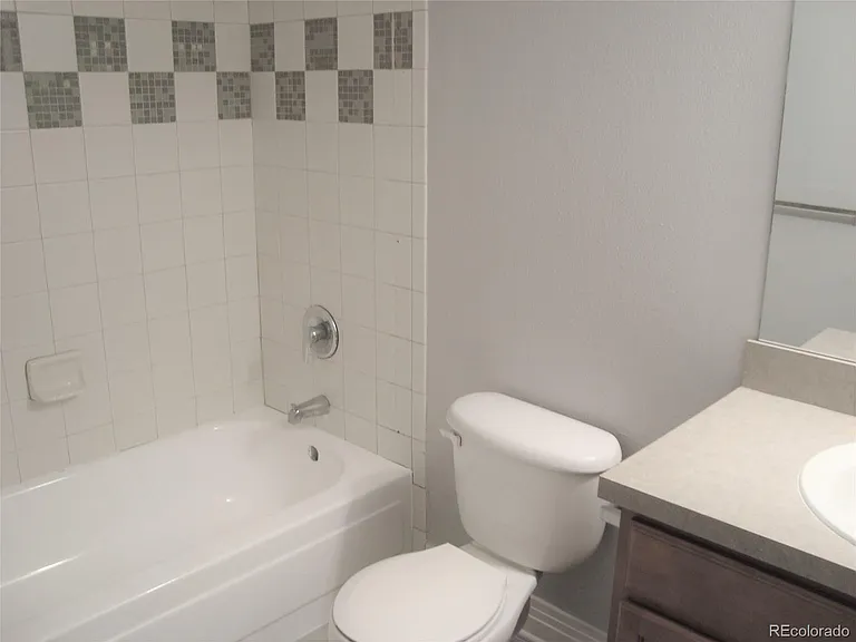 601 W 11th Ave #418 — Photo 4