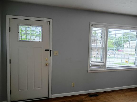 3rd image of 1315 Maddux Ave