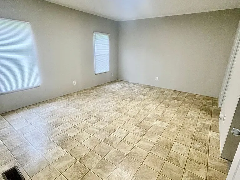 1838 Prairie Ct — Photo 16