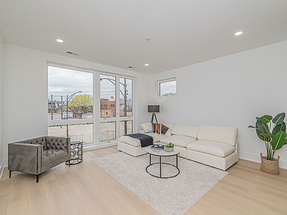 5th image of 2329 W Fullerton Ave #2E