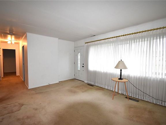 5th image of 371 McDonald Dr