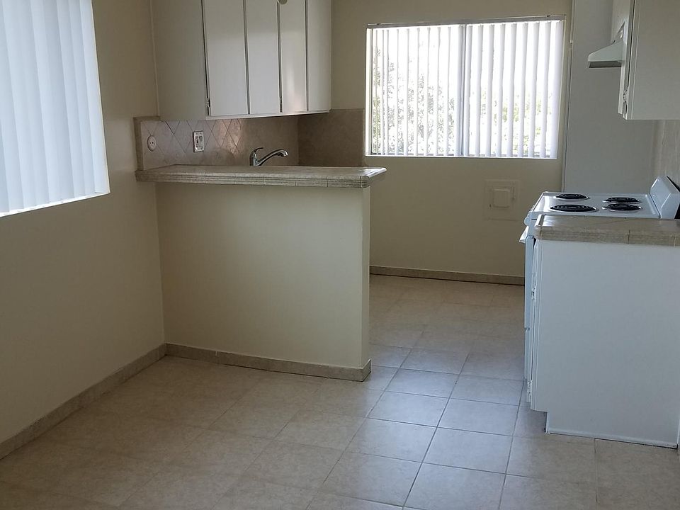 1st image of 6121 Woodman Ave APT 301