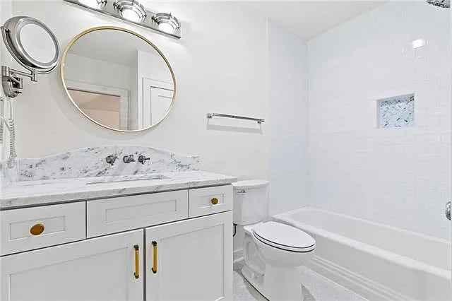 714 S Madison St — Photo 16