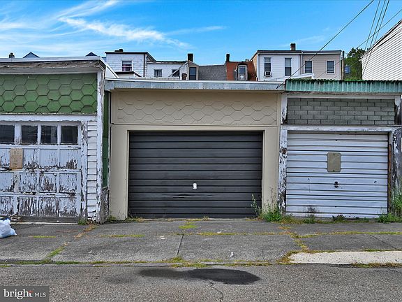 2nd image of 910 E Centre St