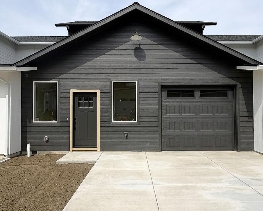 1st image of 203 Bogey Ln