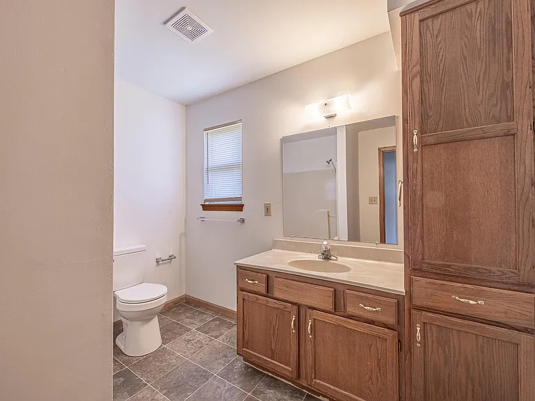 44 Arlington Ct — Photo 19