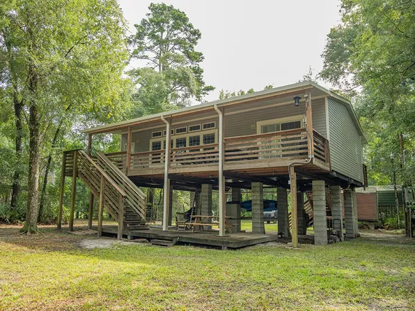657 SE Riverside East Dr., Branford, FL 32008