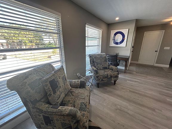 3rd image of 1801 Palmcrest Ln