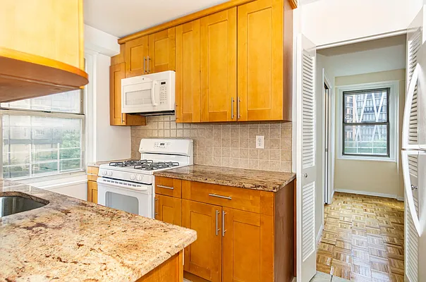 Rented by Century 21 Metropolitan | media 25