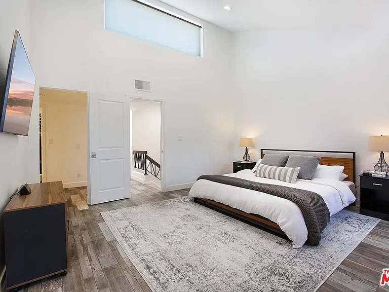 18755 Hatteras St #16 — Photo 20