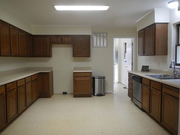 5th image of 580 N Purdy Ln