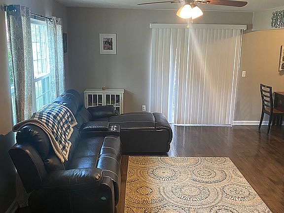 4th image of 36793 Lakeview Ln