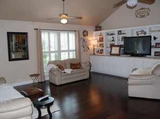 4022 Oak Ridge Dr, Mont Belvieu, TX 77523
