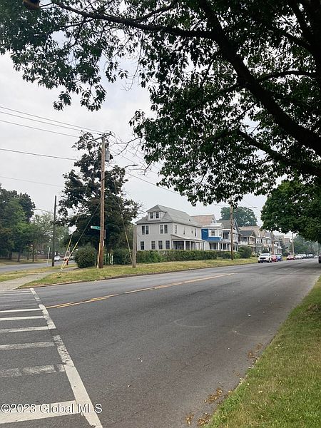 3rd image of 404 Manning Boulevard