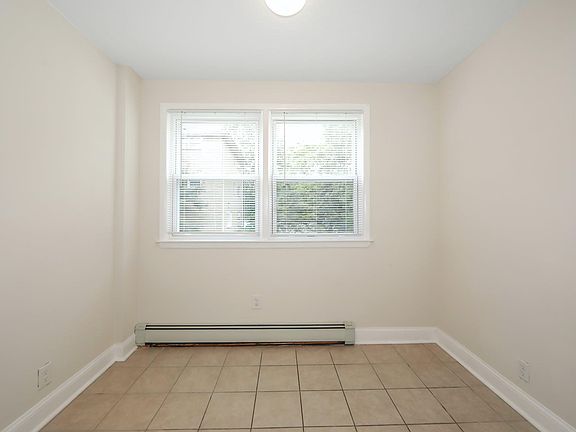 5th image of 222 Myrtle Ave Floor 1