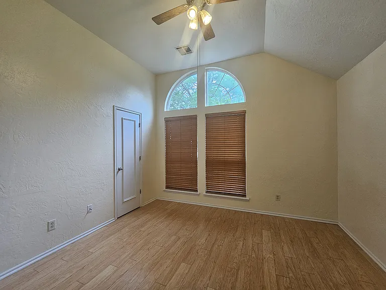 7 NW Forest Ln — Photo 23